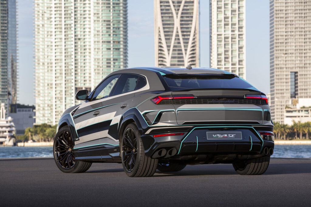  The Lamborghini Driver Who Outran Two Departments Came Back To A Trap Under His Car