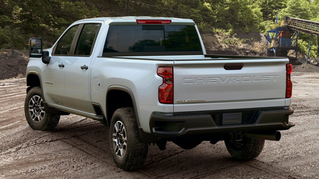  A Leaky Window Cost A GMC Sierra Owner $1,000, Now He’s Suing GM