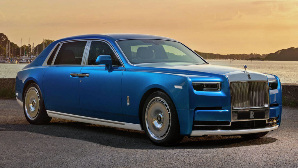  Mao’s Old Limo Brand Is Now Outselling Rolls-Royce In China Two To One