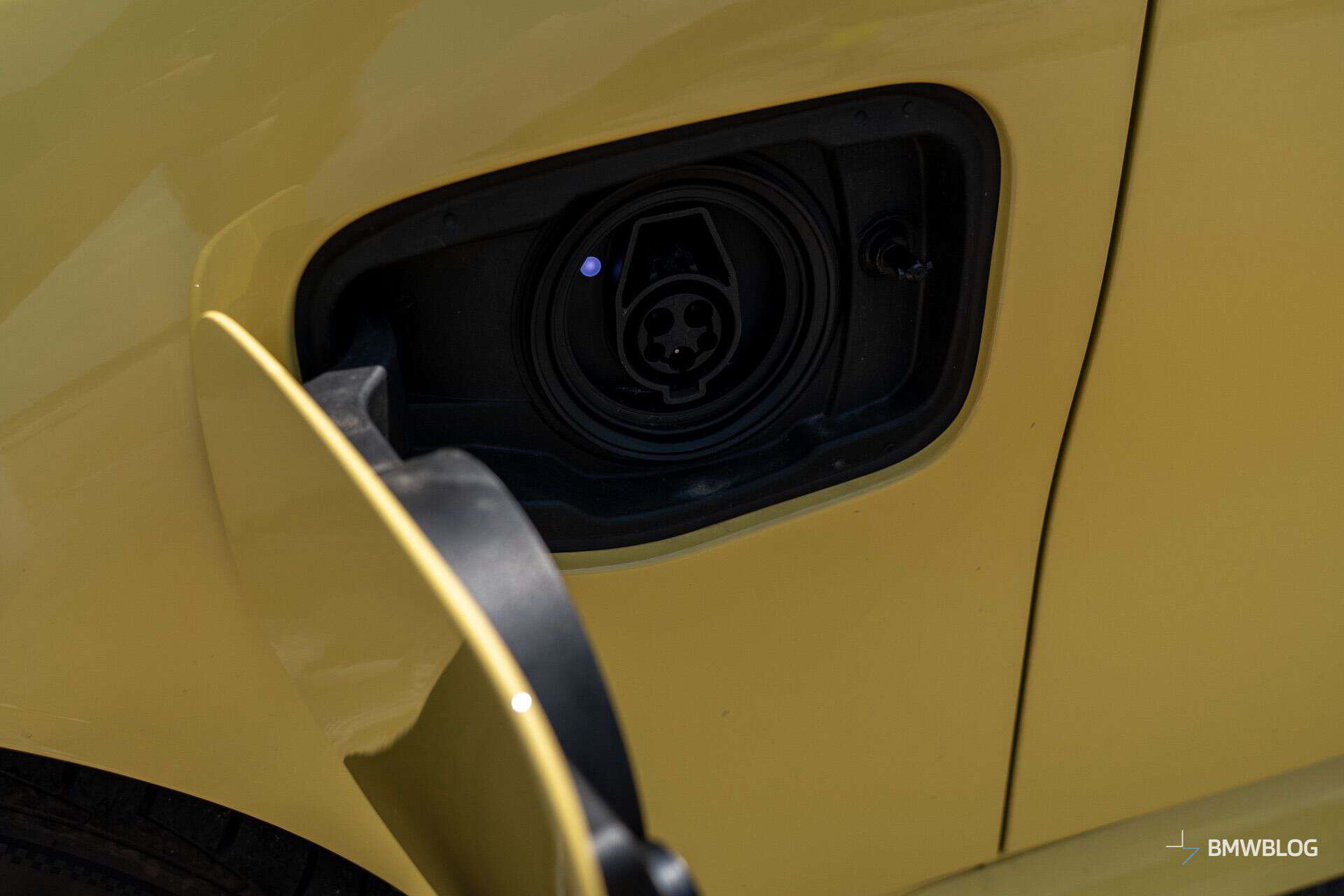 2026 BMW M5 DAKAR YELLOW 58