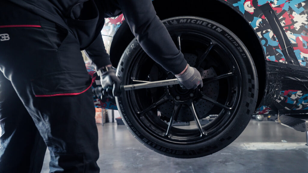  Even Veyron Owners Balk At $42,000 Tires, But Bugatti’s $3,600 Fix Has A Catch