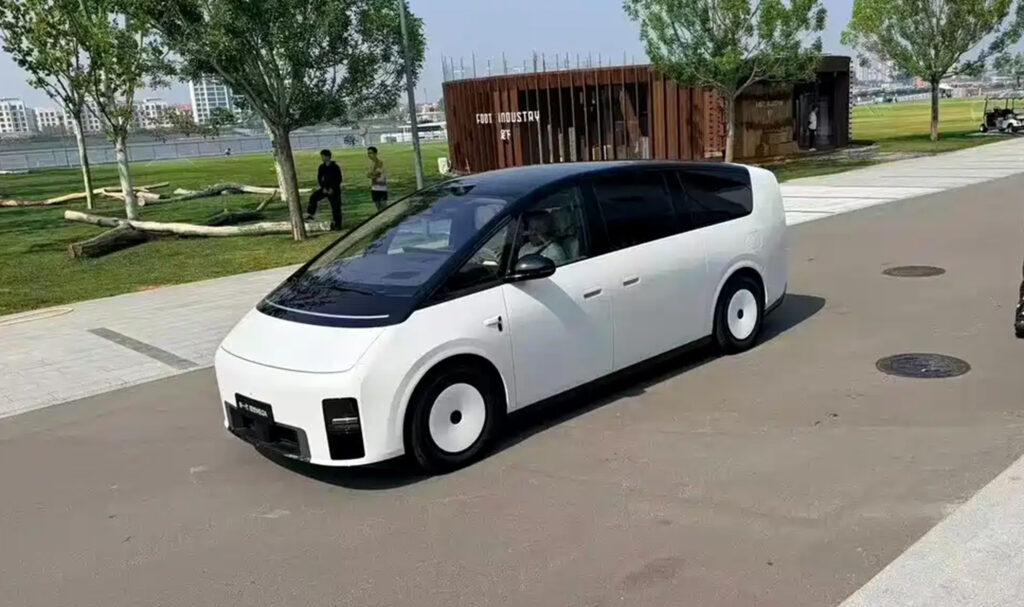  China’s Wackiest Electric Minivan Is Getting Another Update
