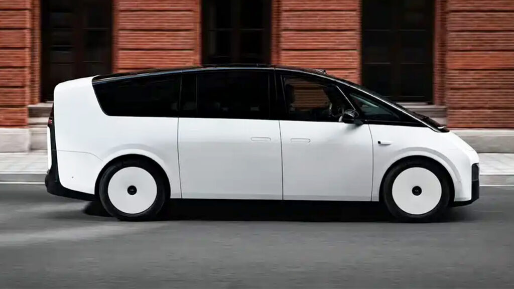  China’s Wackiest Electric Minivan Is Getting Another Update