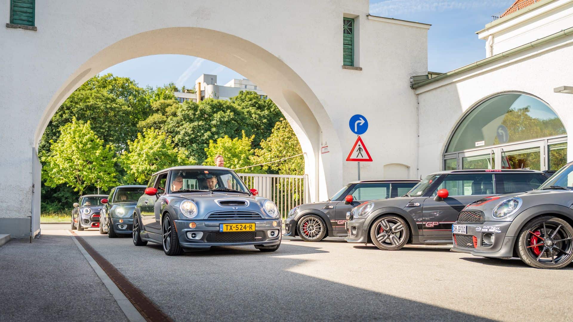 MINI GP CARS 02