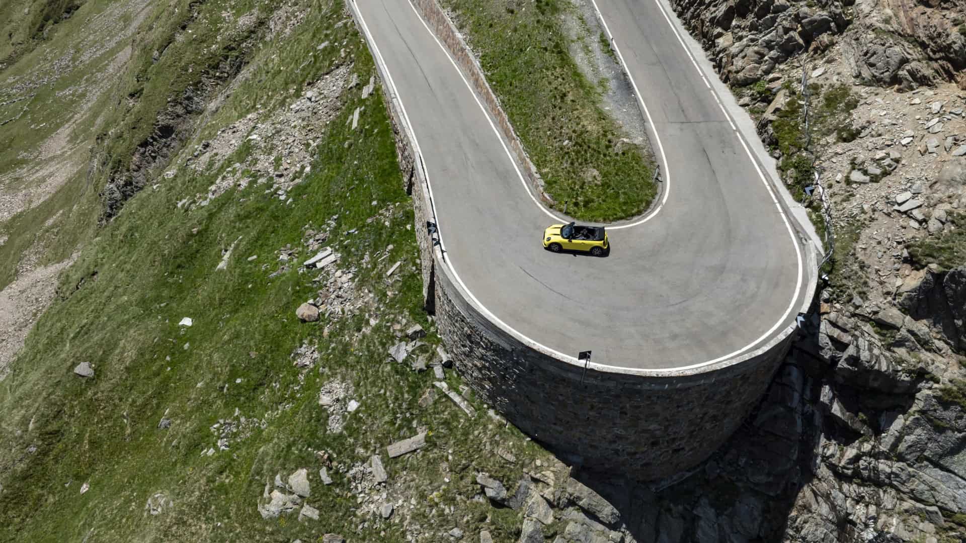 MINI JOHN COOPER WORKS CONVERTIBLE SUNNY SIDE YELLOW CLIFF