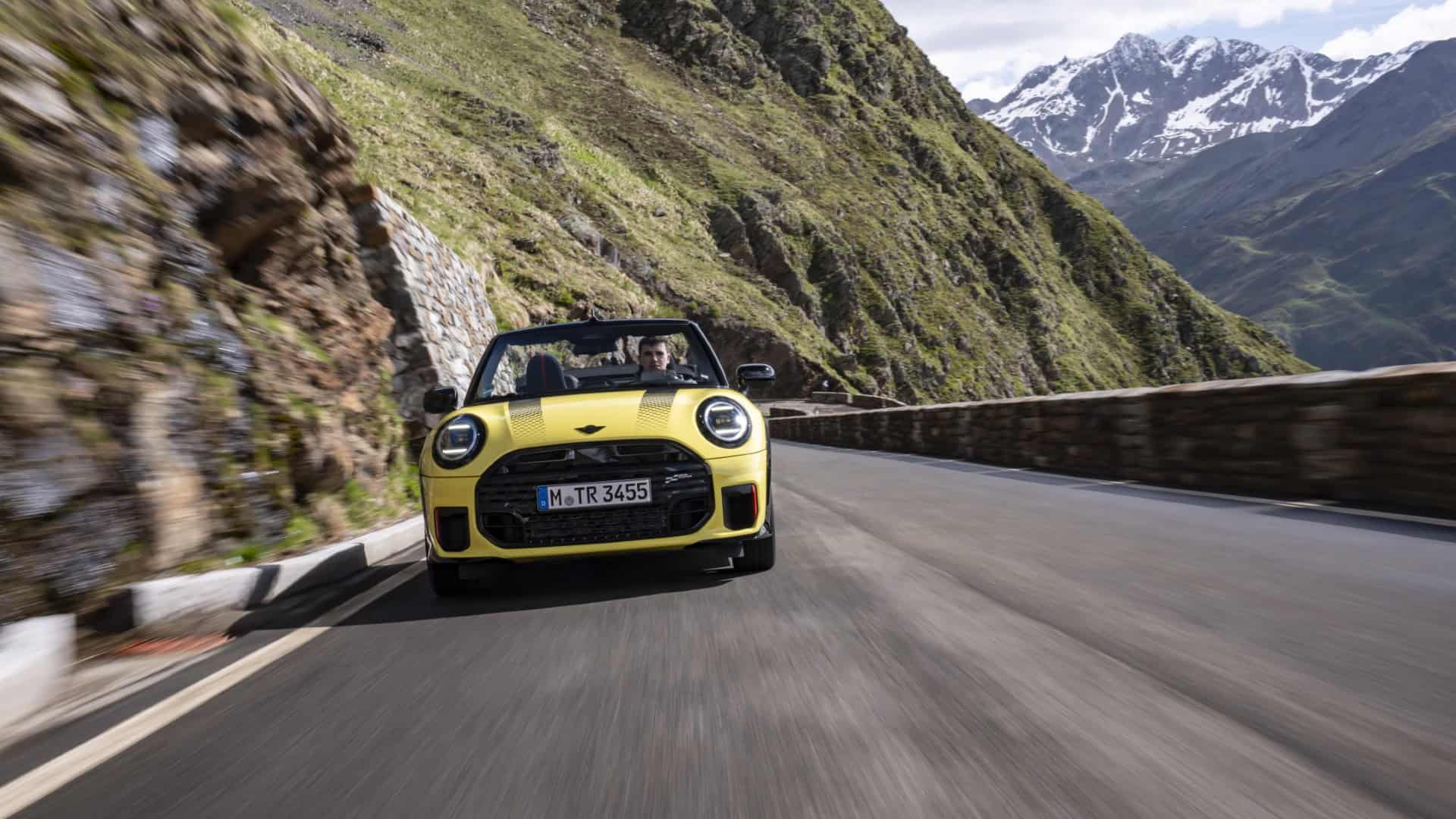 MINI JOHN COOPER WORKS CONVERTIBLE SUNNY SIDE YELLOW FRONT ROLLER