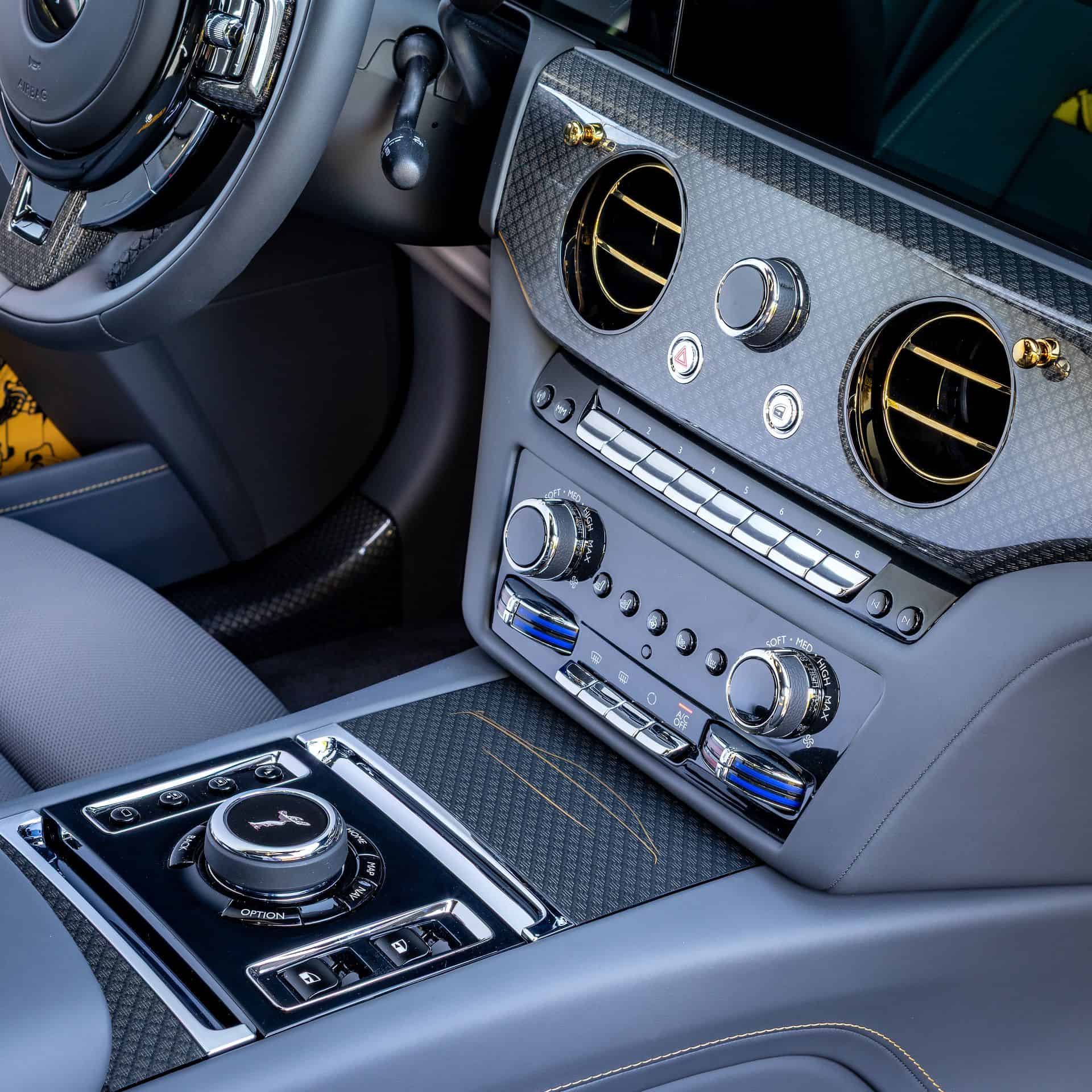 ROLLS ROYCE GHOST BLACK AND GOLD 00