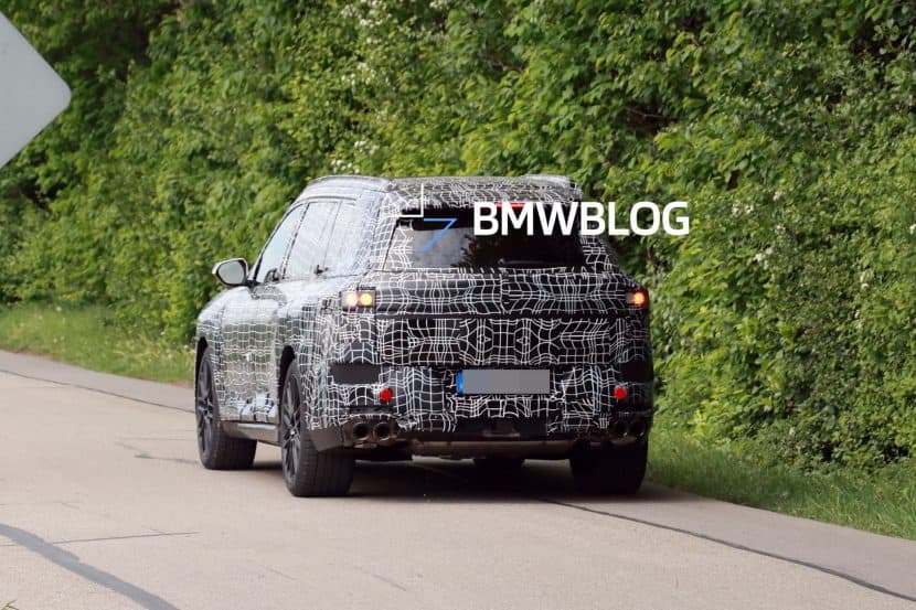 2027 BMW X7 G67 03 2027 BMW X7 G67 split tailgate