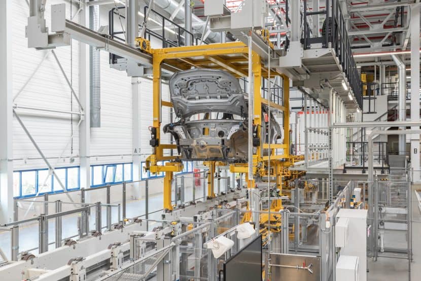 BMW REGENSBURG PLANT PAIRS BATTERIES WITH CAR BODIES 2