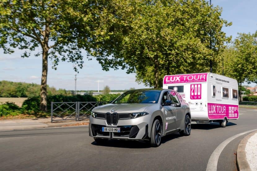NEW BMW IX3 TOWS MOBILE PHOTO STUDIO 2