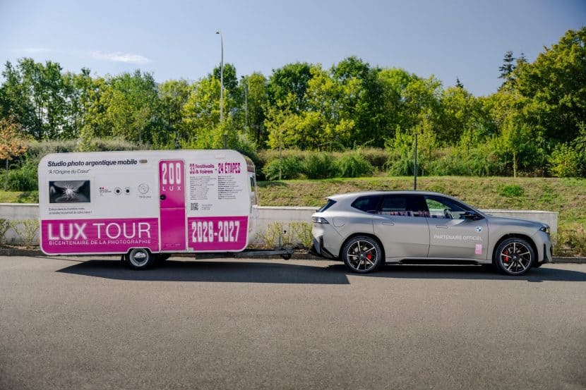 NEW BMW IX3 TOWS MOBILE PHOTO STUDIO 5
