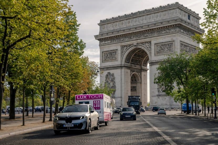 NEW BMW IX3 TOWS MOBILE PHOTO STUDIO 7