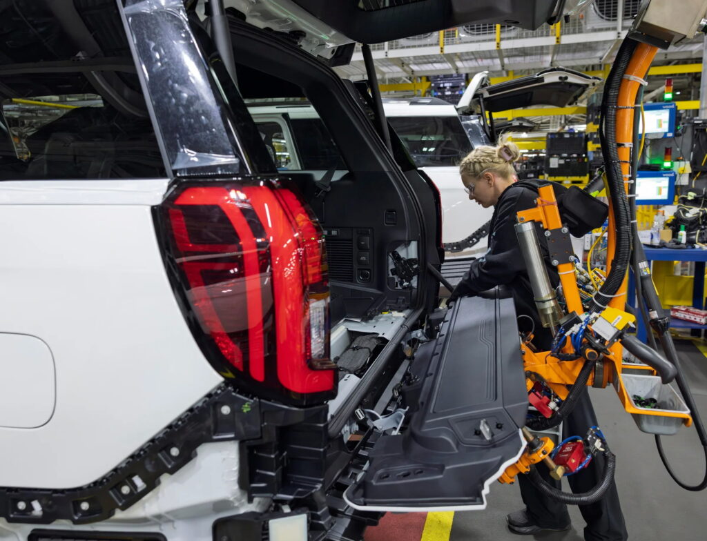  Detroit’s Big Three Push Back Against Trump’s Chinese Car Invitation